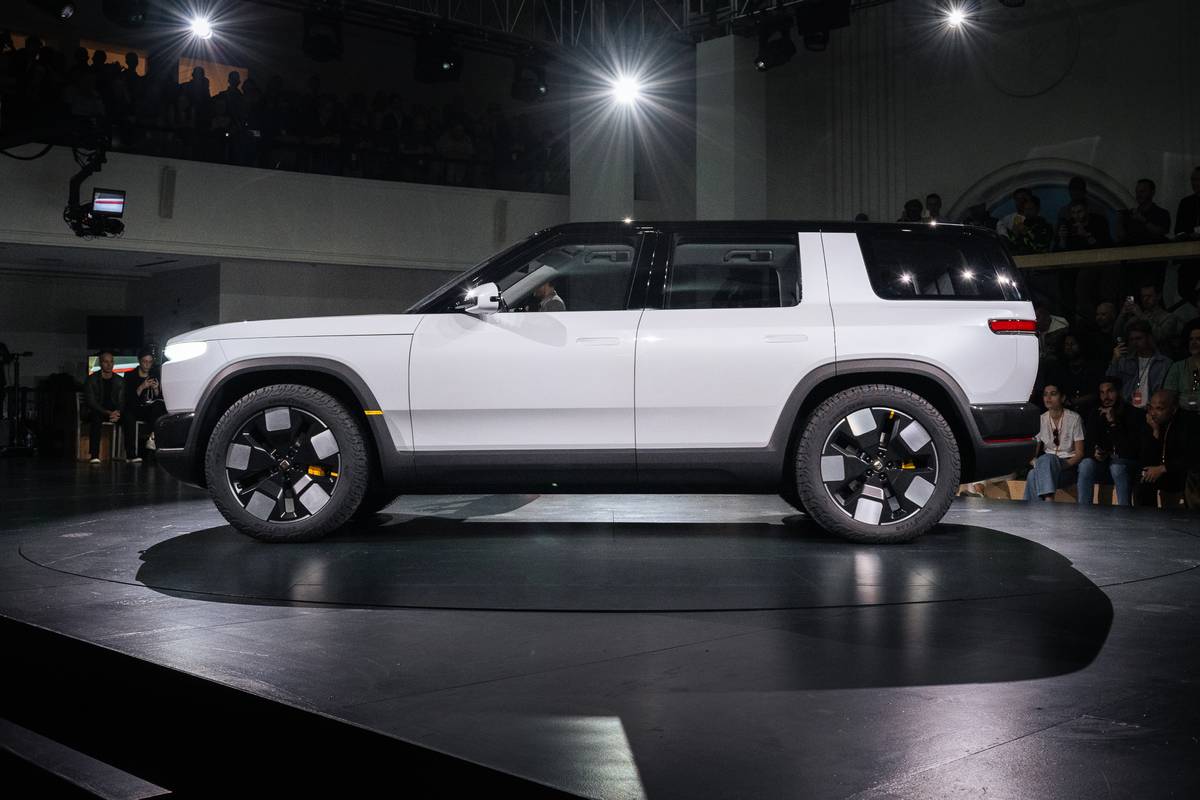 Rivian R2 exterior profile bl 05 jpg