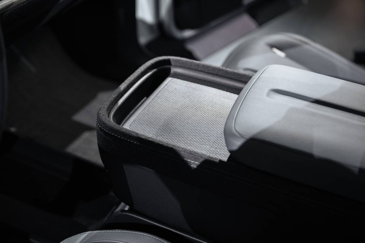 Rivian R2 interior console bl 29 jpg