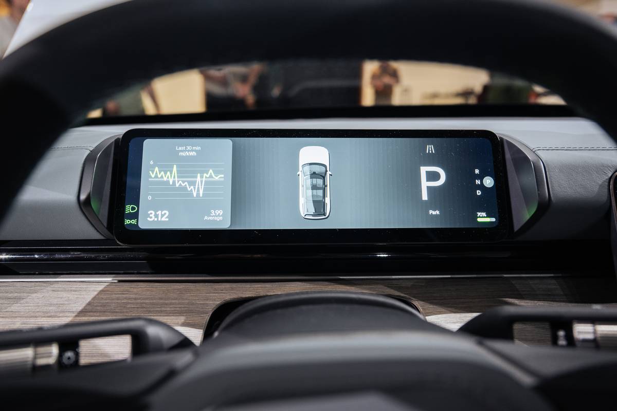 Rivian R2 interior instrument panel bl 27 jpg