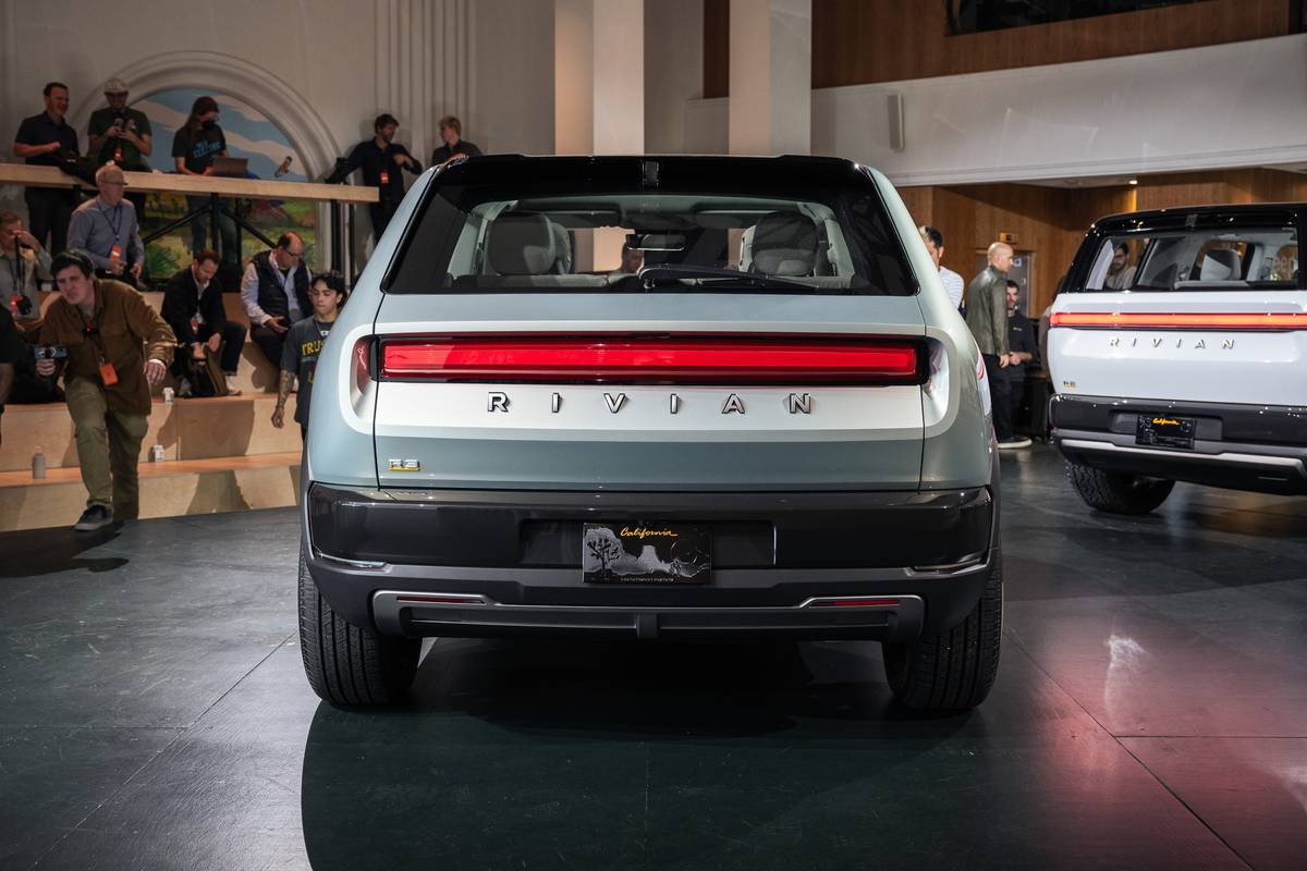 Rivian R3 exterior rear bl 06 jpg