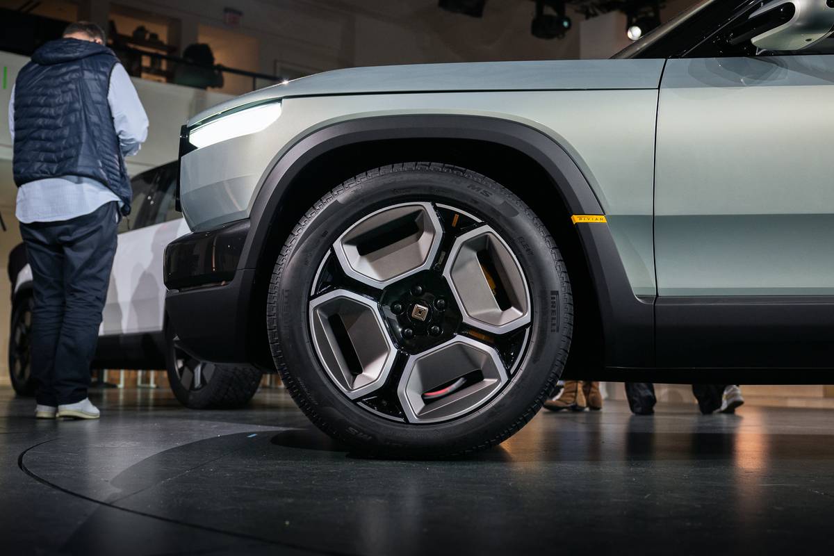 Rivian R3 exterior wheel bl 08 jpg