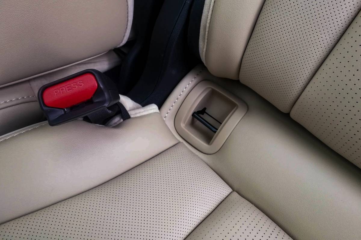 acura mdx 2022 23 backseat  car seat anchors  interior jpg