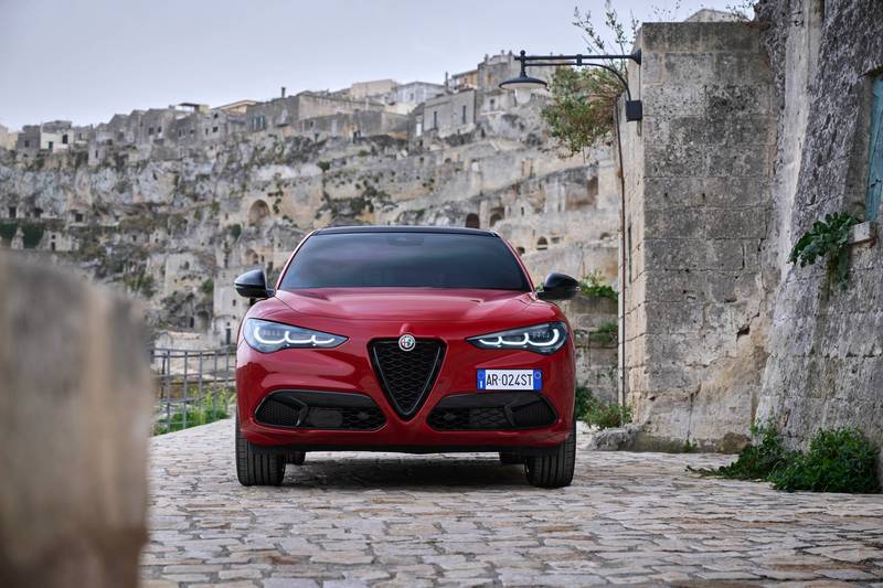 alfa-romeo-stelvio-tributo-italiano-edition-2025-exterior-oem-01