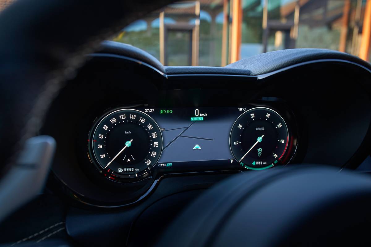 alfa romeo tonale 2026 interior oem 05 jpg