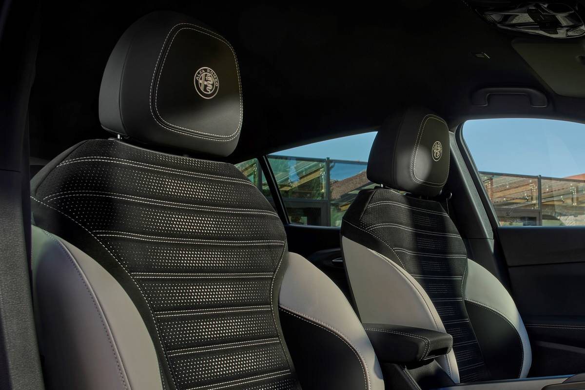 alfa romeo tonale 2026 interior oem 06 jpg