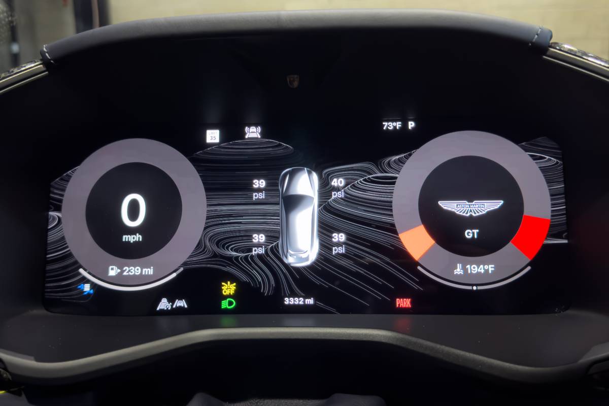 apple carplay ultra 05 interior instrument panel jpg