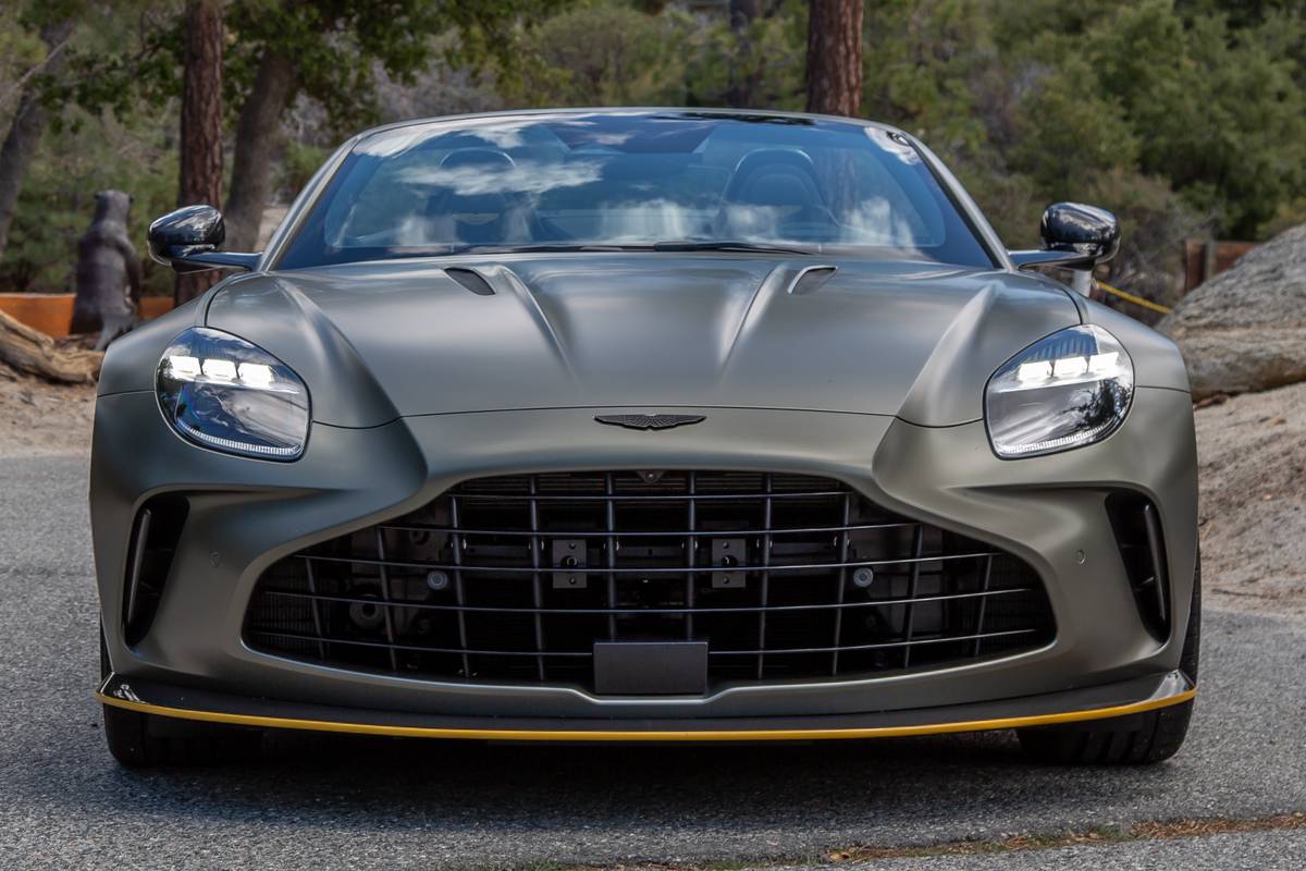 aston martin vantage roadster 2026 03 exterior front jpg