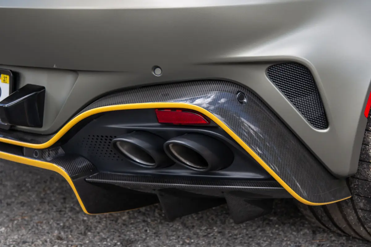 aston martin vantage roadster 2026 13 exterior tailpipe jpg