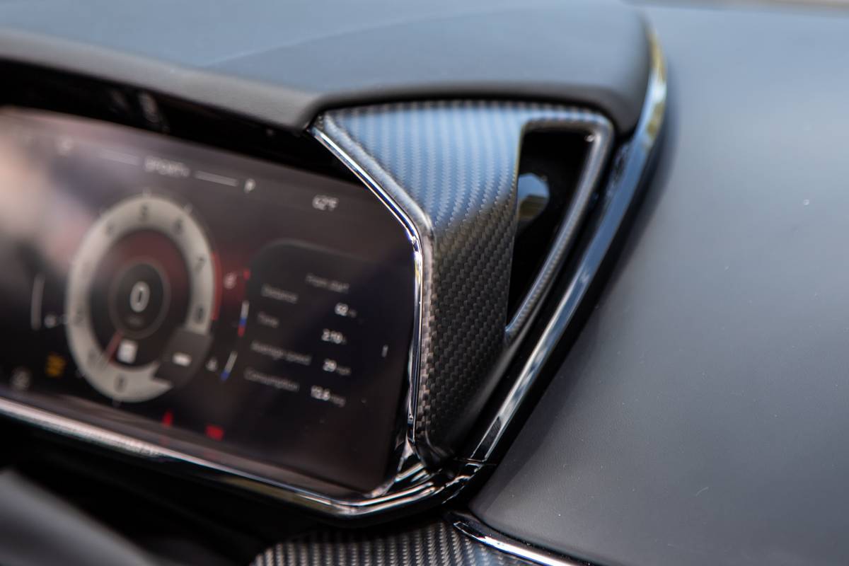 aston martin vantage roadster 2026 29 interior dashboard detail jpg