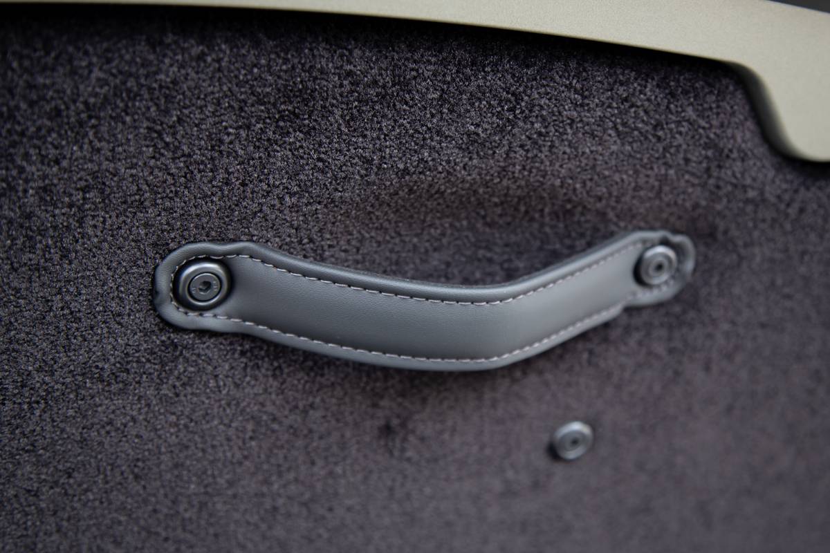 aston martin vantage roadster 2026 34 interior detail jpg