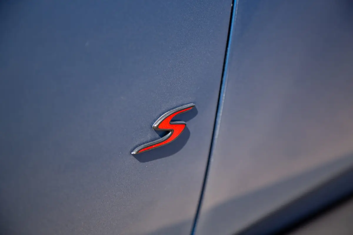 aston martin vantage s 2026 09 exterior profile detail scaled jpg