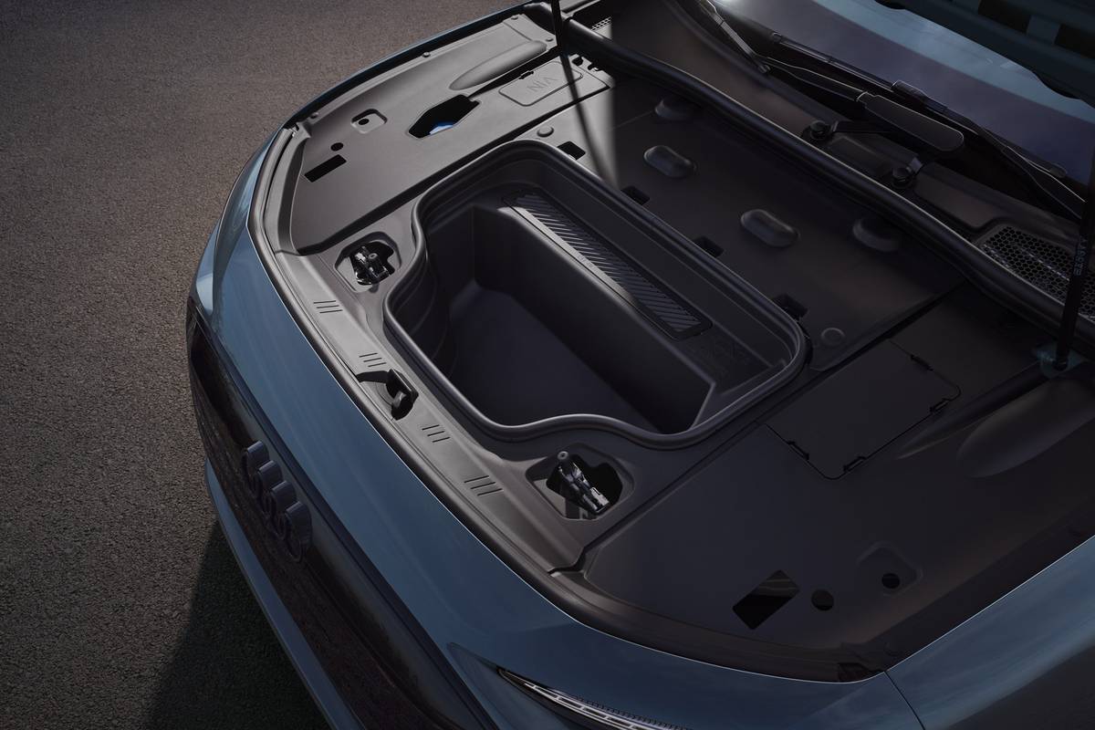 audi A6 sportback e tron 2027 interior oem 14 jpg