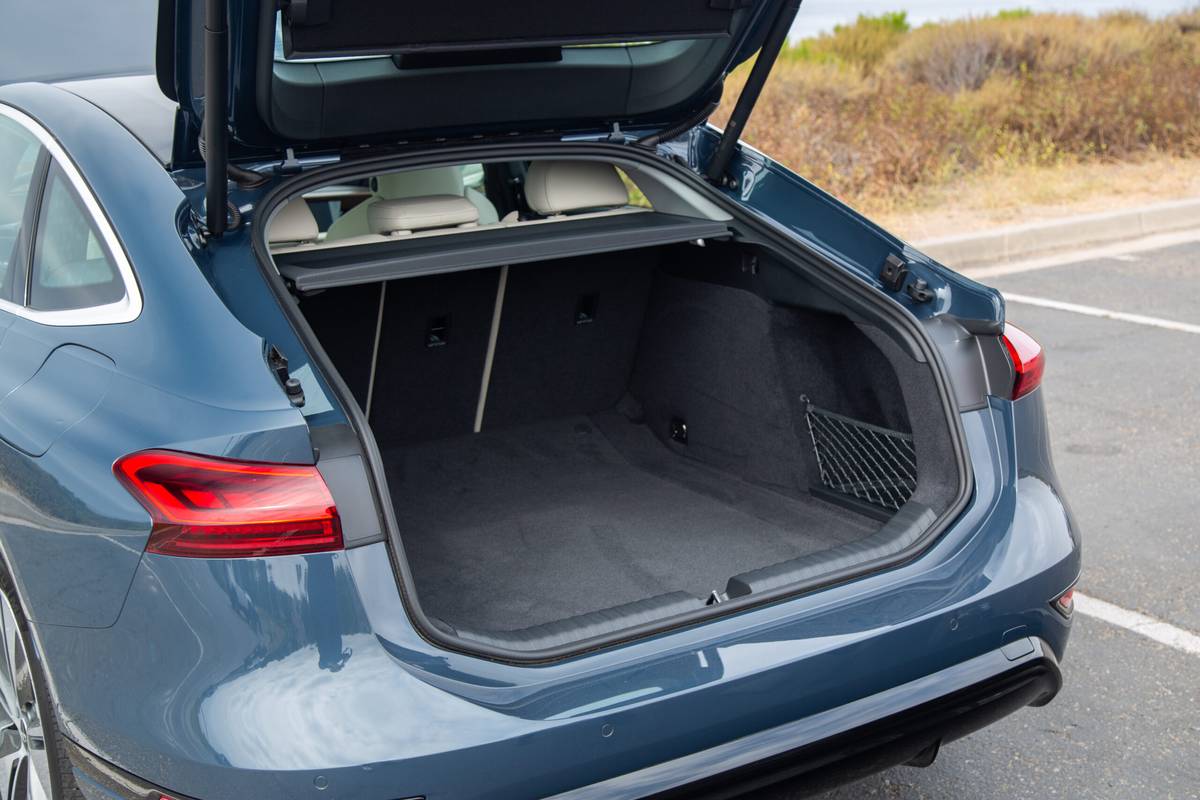 audi a6 e Tron 2026 18 exterior cargo scaled jpg