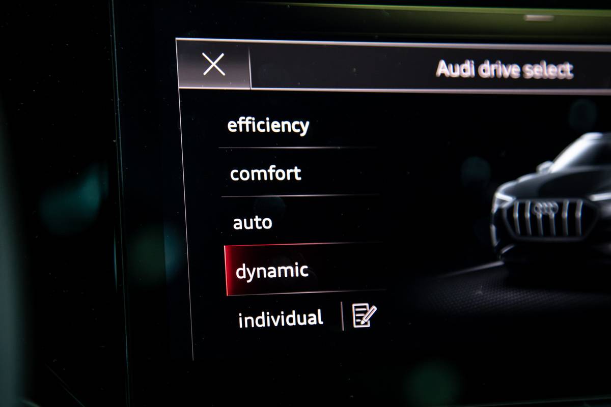 audi e tron sportback 2020 14 drive mode drive mode center stack display interior jpg