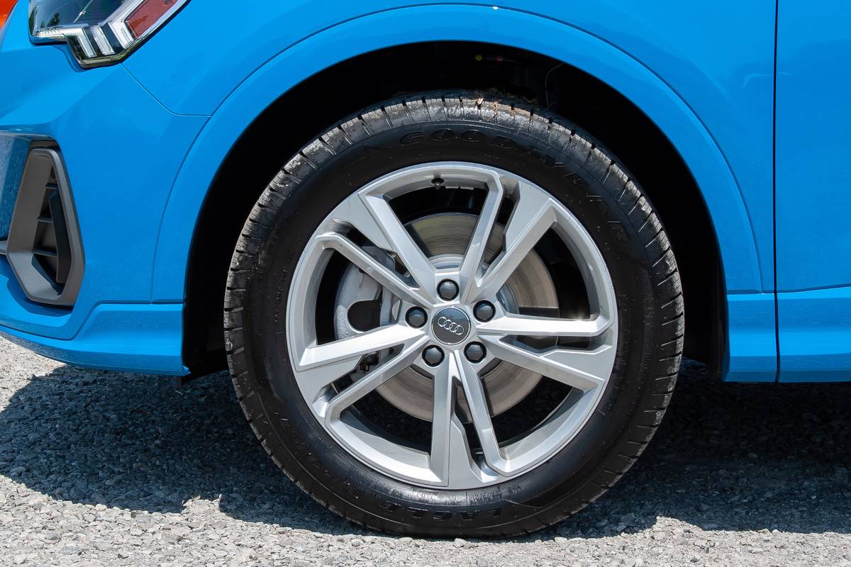 audi-q3-2019-08-blue--exterior--wheel.jpg