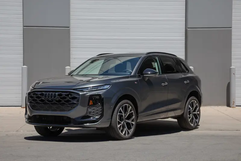audi-q3-2026-01-exterior-front-angle-gray