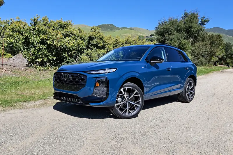 audi-q3-2026-02-exterior-front-angle