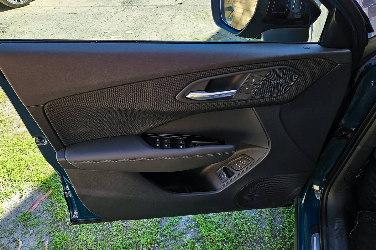 audi q3 2026 34 interior door jpg