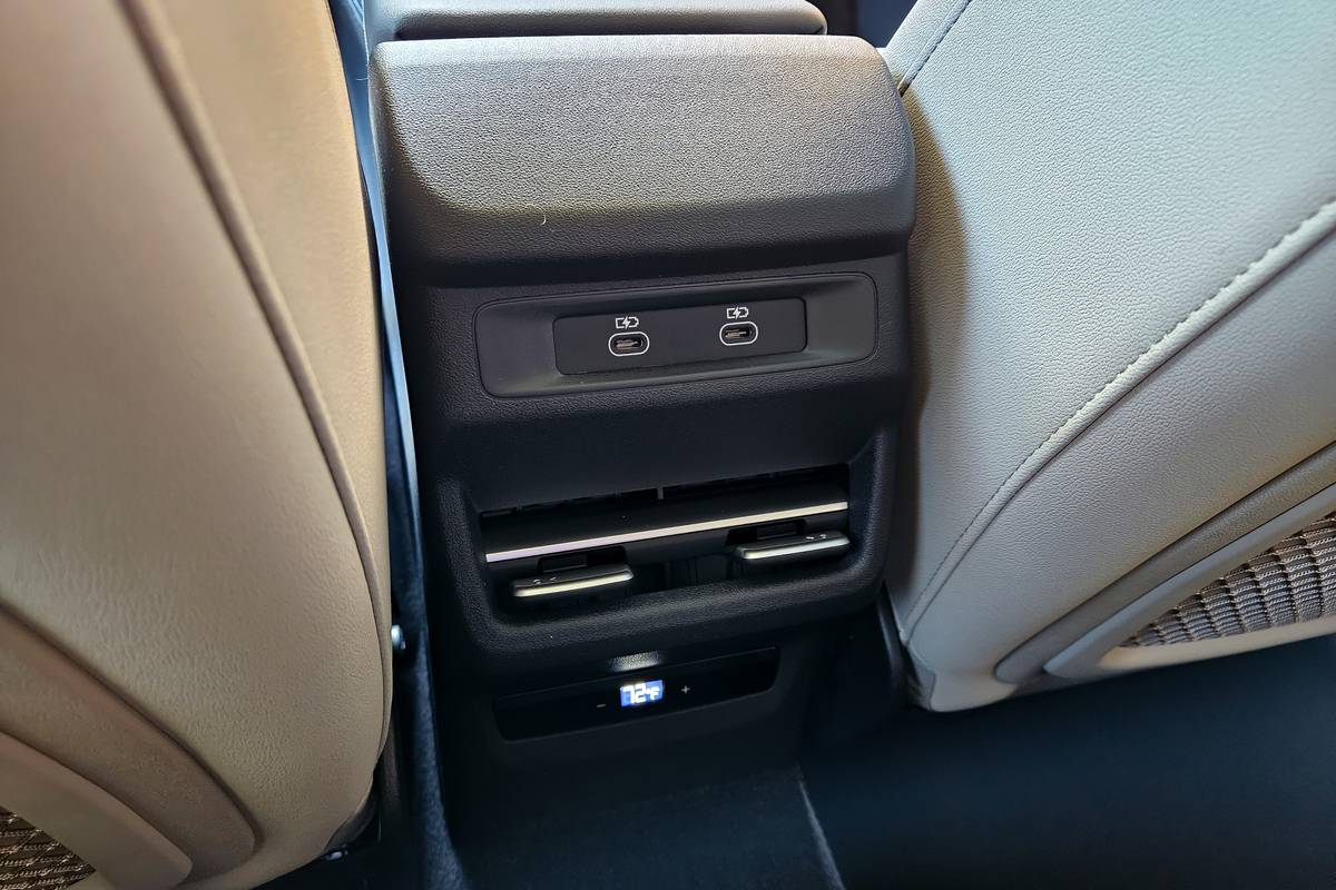 audi q3 2026 39 interior backseat usb jpg