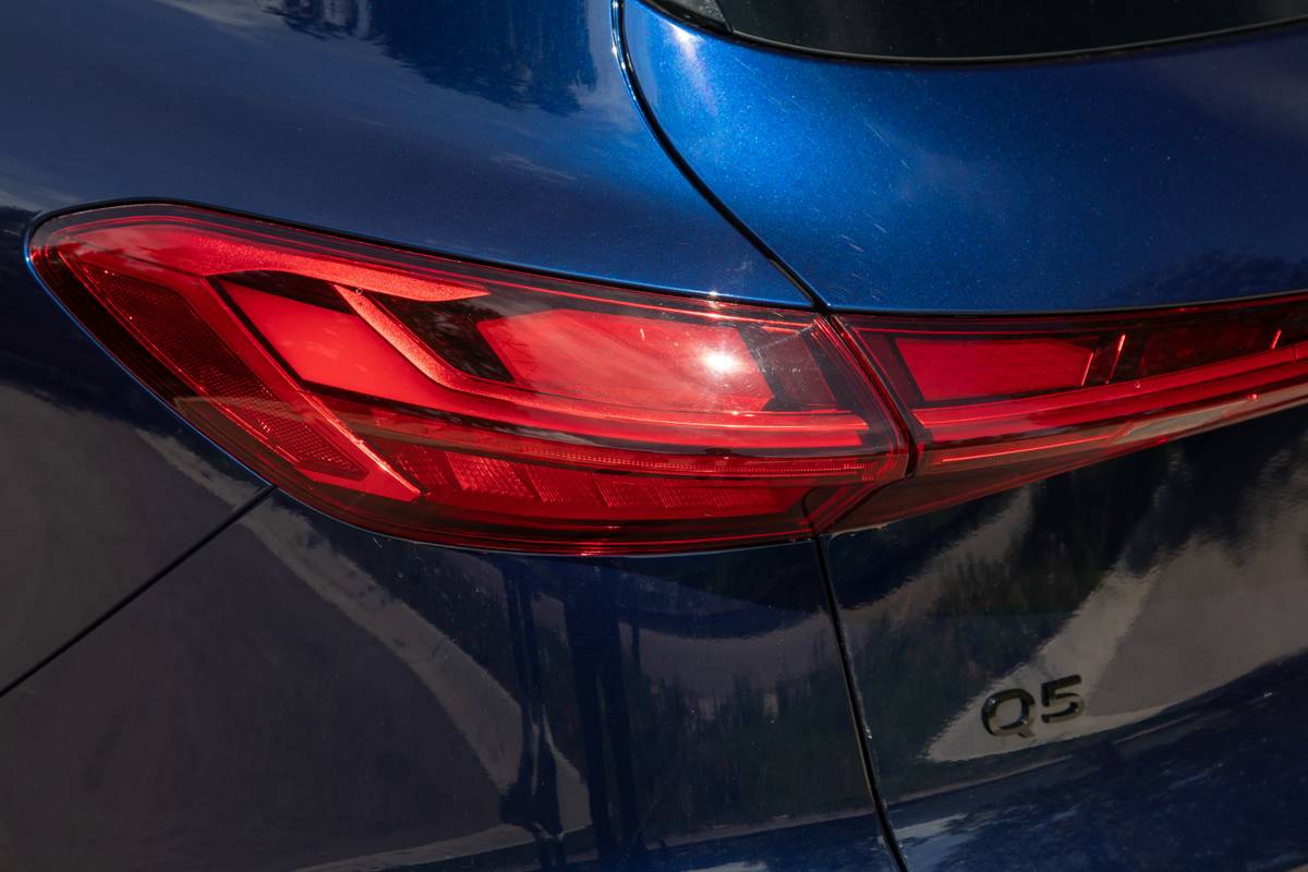 audi q5 2025 10 exterior taillight jpg