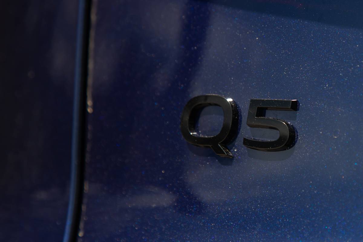 audi q5 2025 11 exterior rear badge jpg
