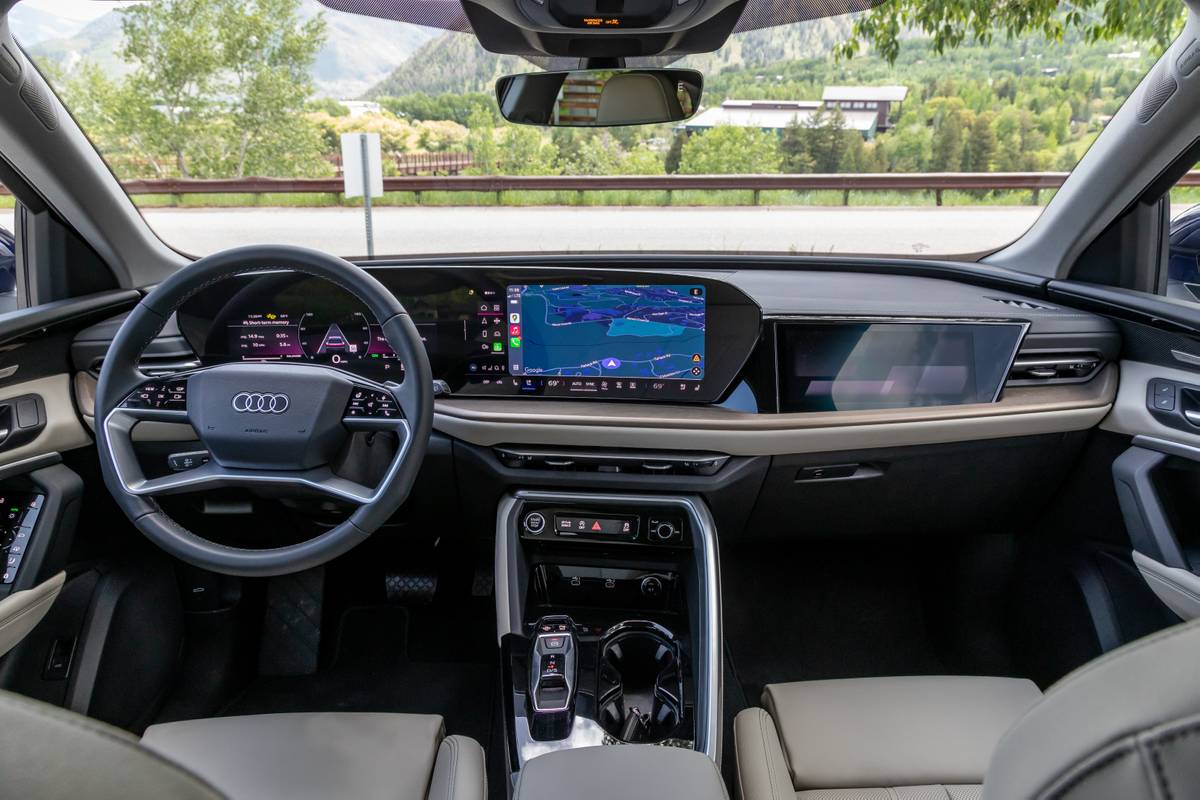 audi q5 2025 17 interior front row jpg