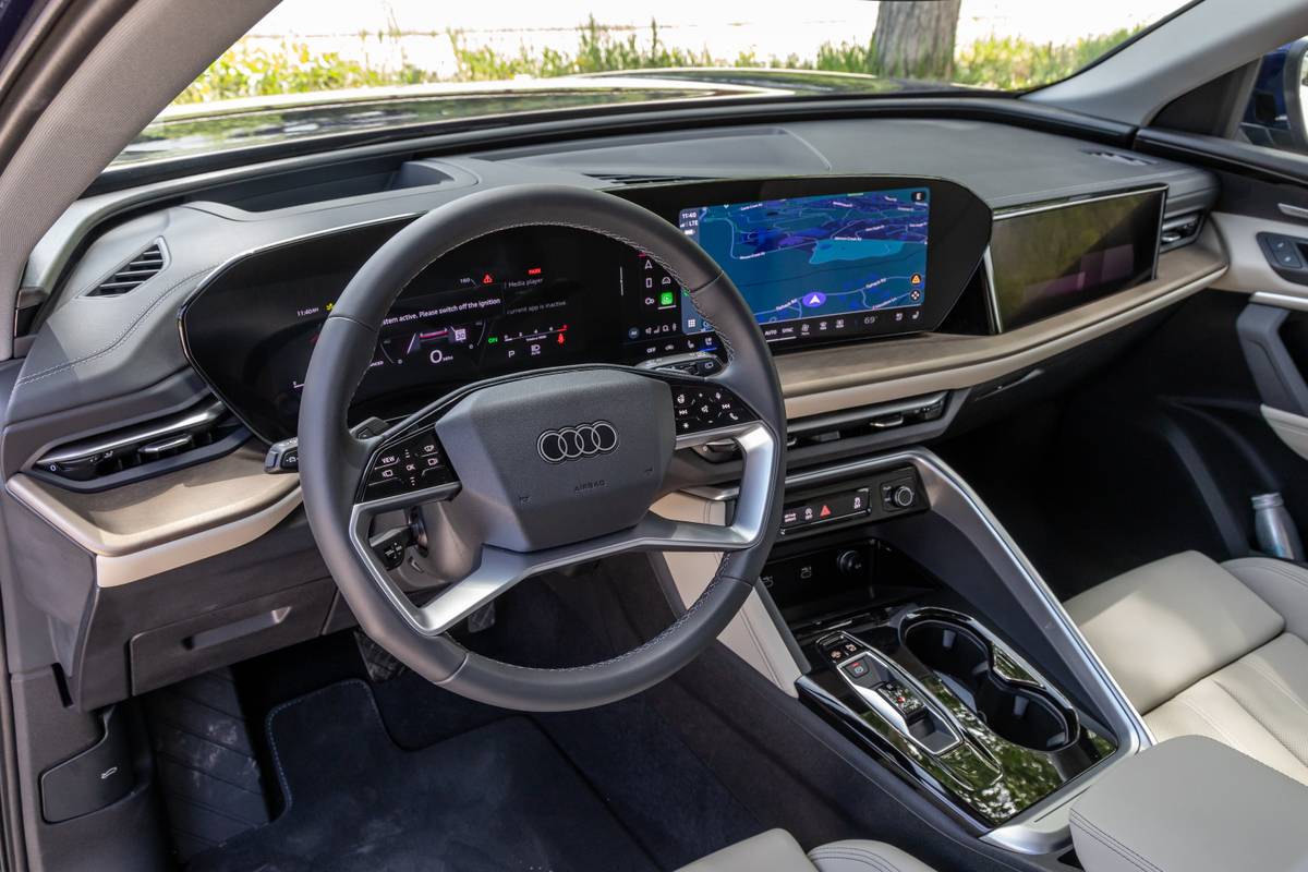 audi q5 2025 18 interior front row jpg