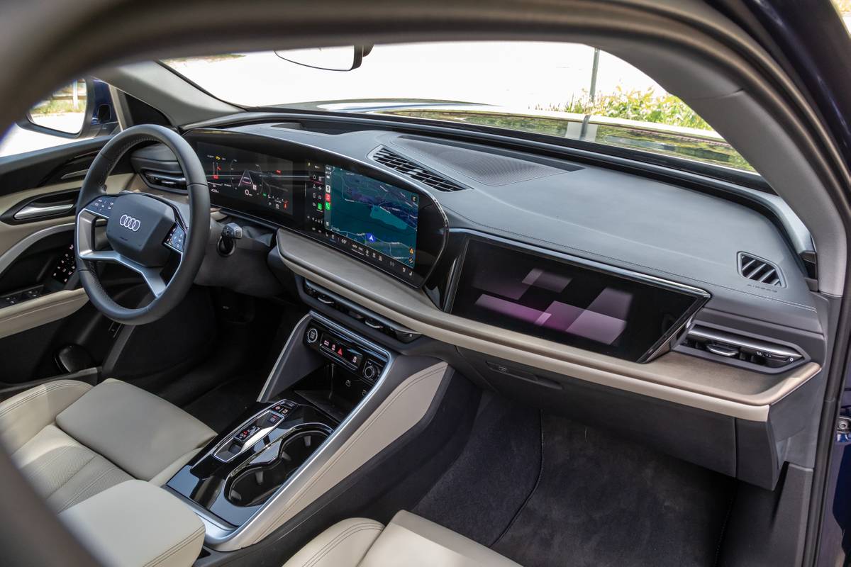 audi q5 2025 19 interior front row jpg
