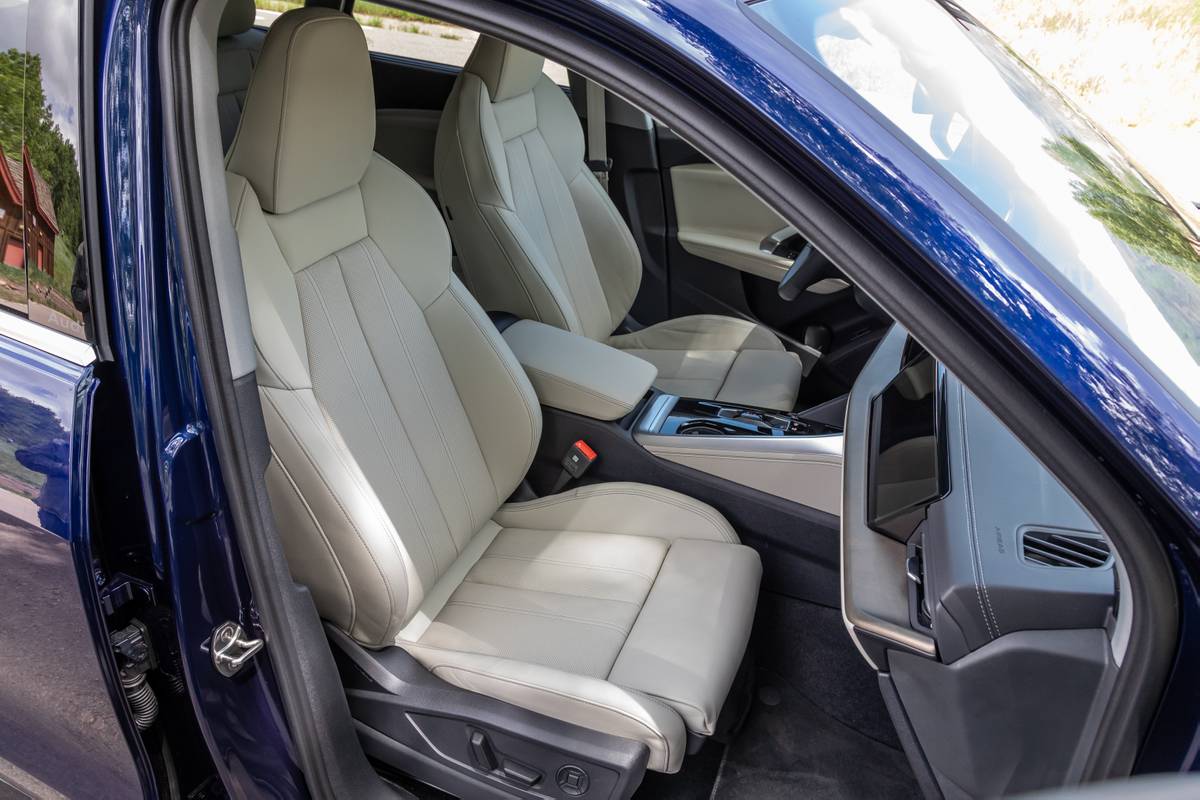 audi q5 2025 20 interior front row seat jpg