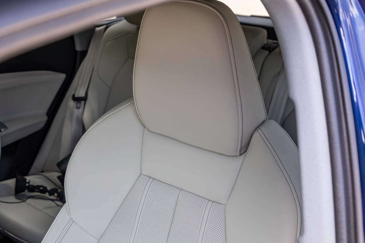 audi q5 2025 21 interior front row seat jpg