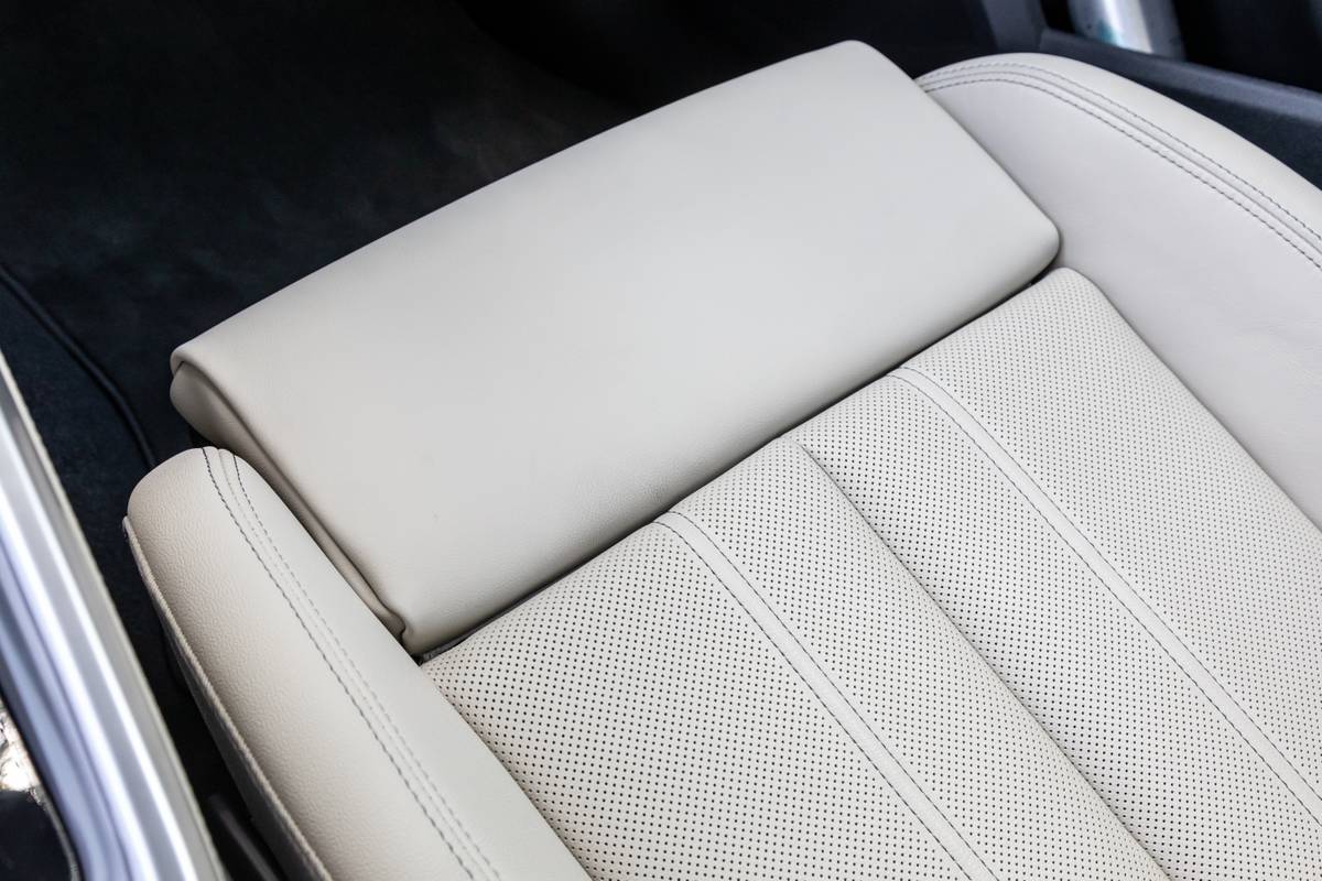 audi q5 2025 22 interior front row seat jpg