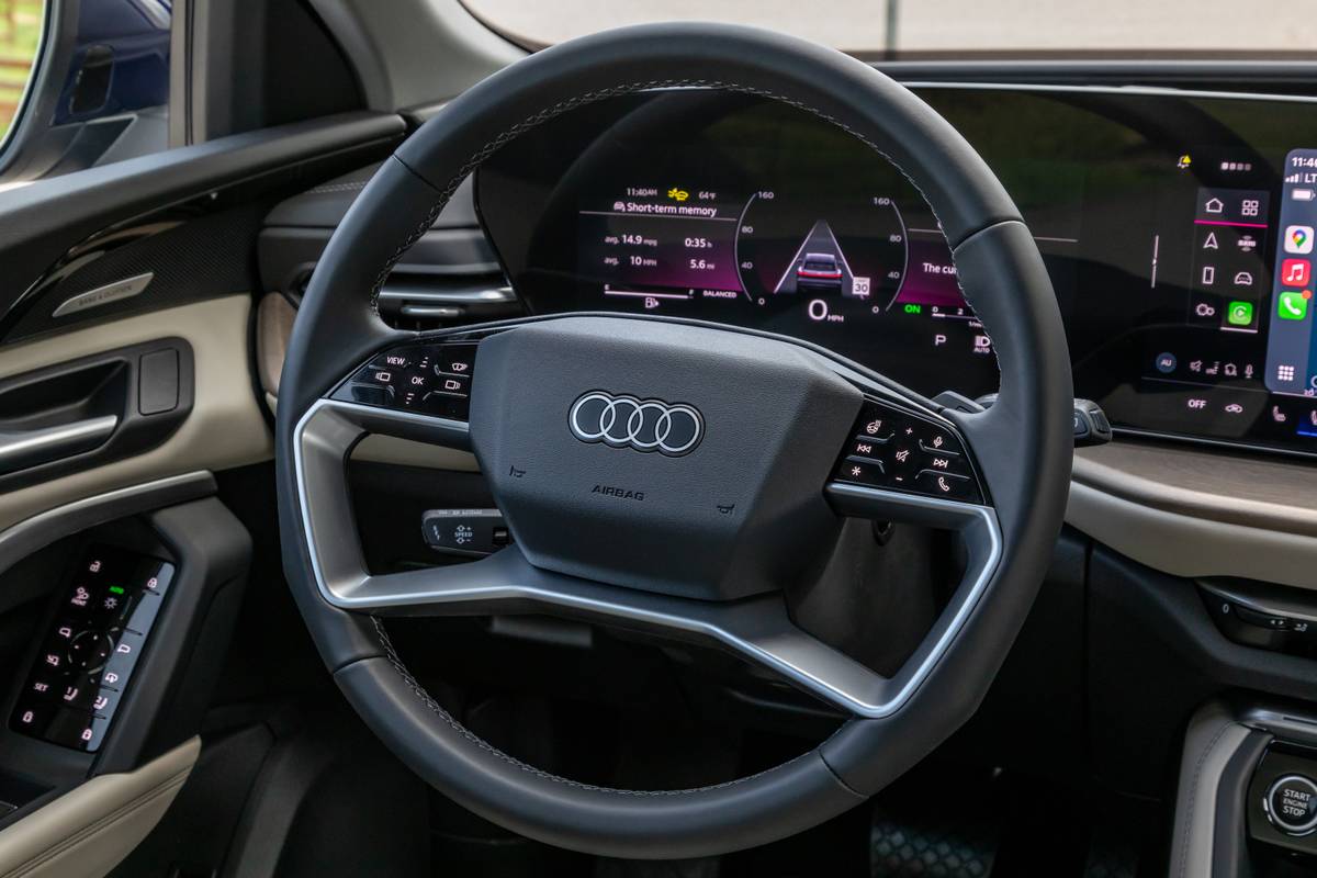 audi q5 2025 25 interior steering wheel jpg