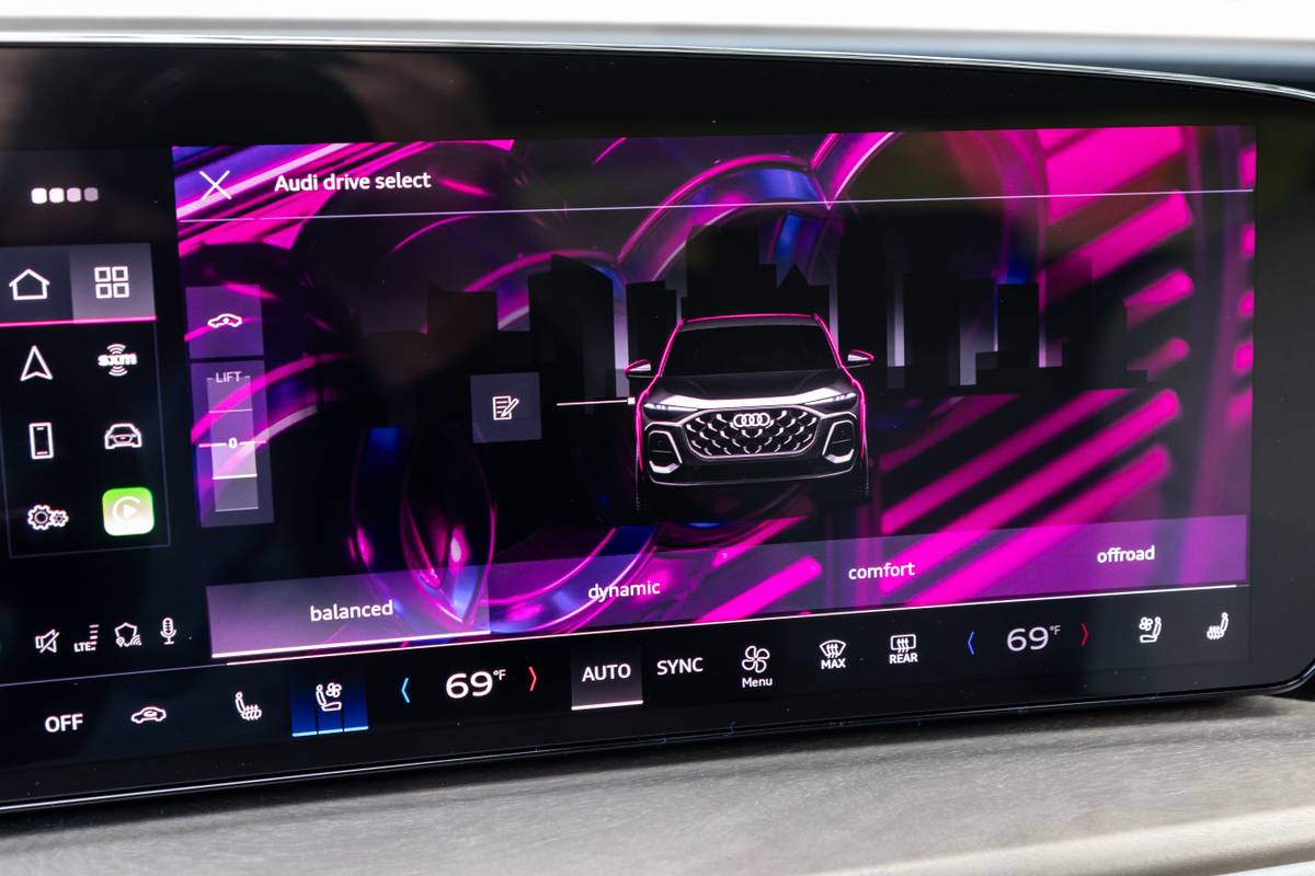 audi q5 2025 34 interior center stack display jpg