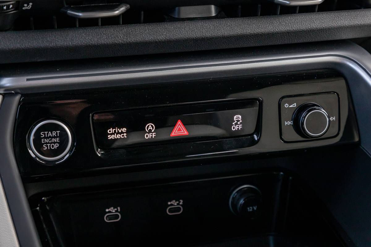 audi q5 2025 38 interior drive mode jpg