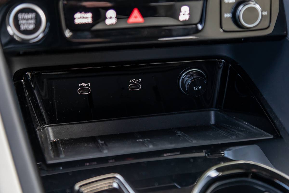 audi q5 2025 39 interior charge pad usb jpg