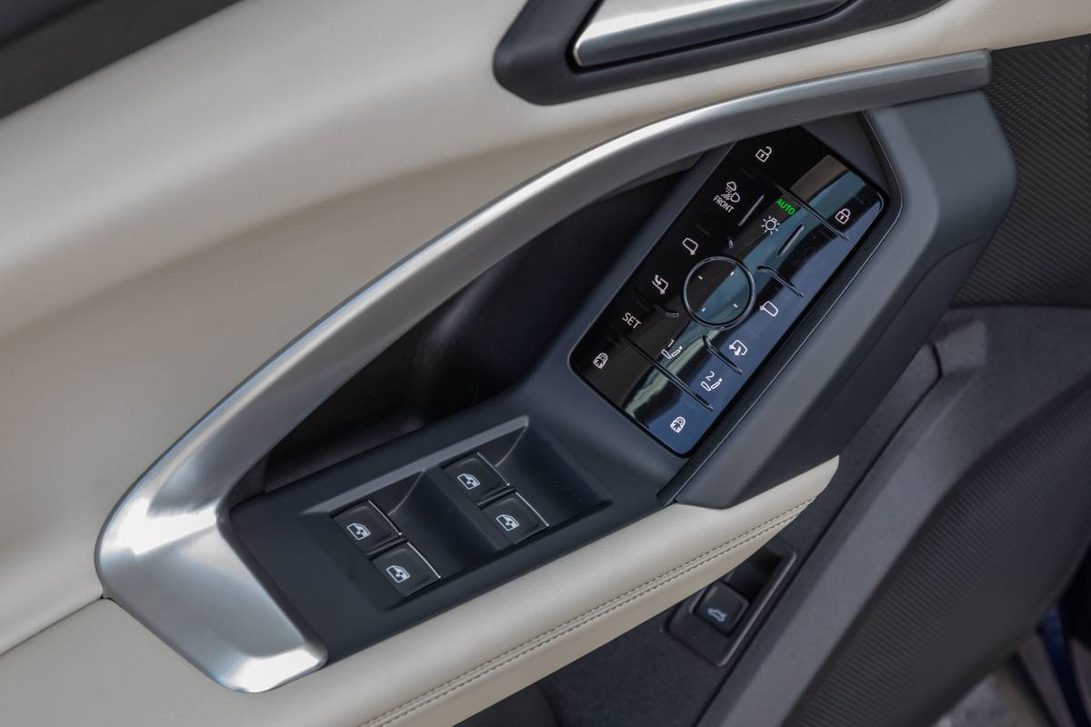audi q5 2025 42 interior door controls jpg