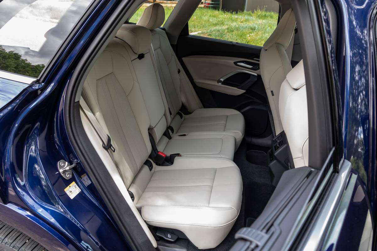 audi q5 2025 43 interior backseat jpg