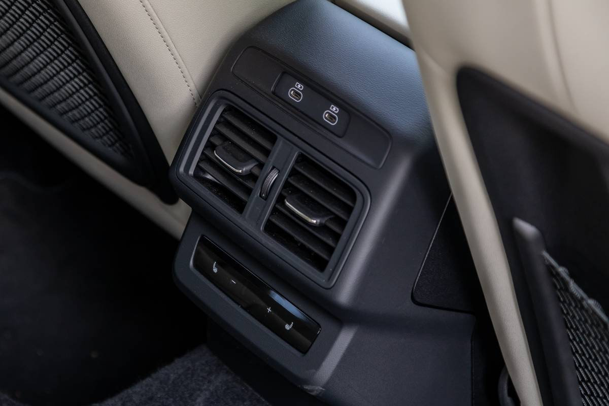 audi q5 2025 45 interior backseat climate control jpg