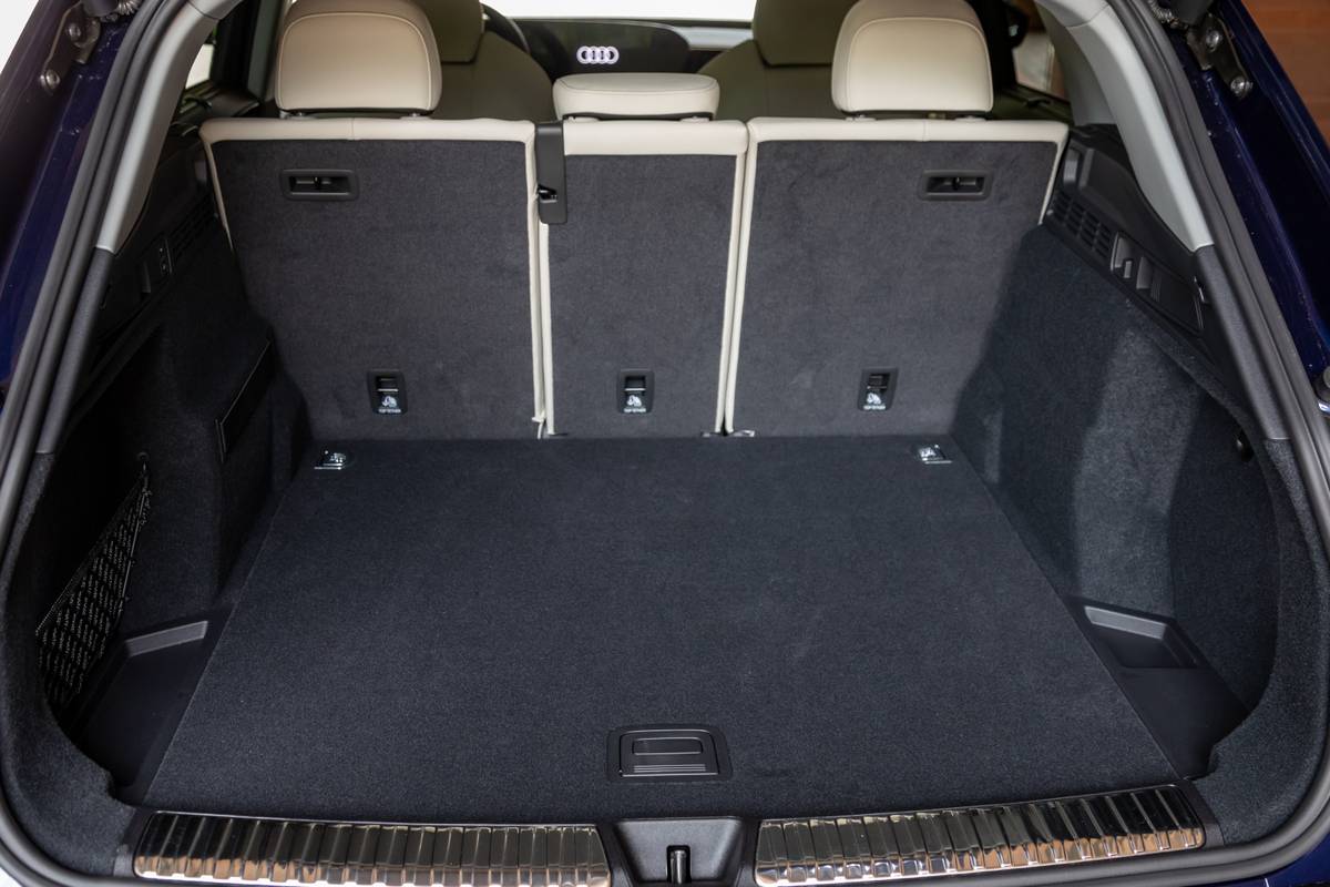 audi q5 2025 46 interior cargo jpg