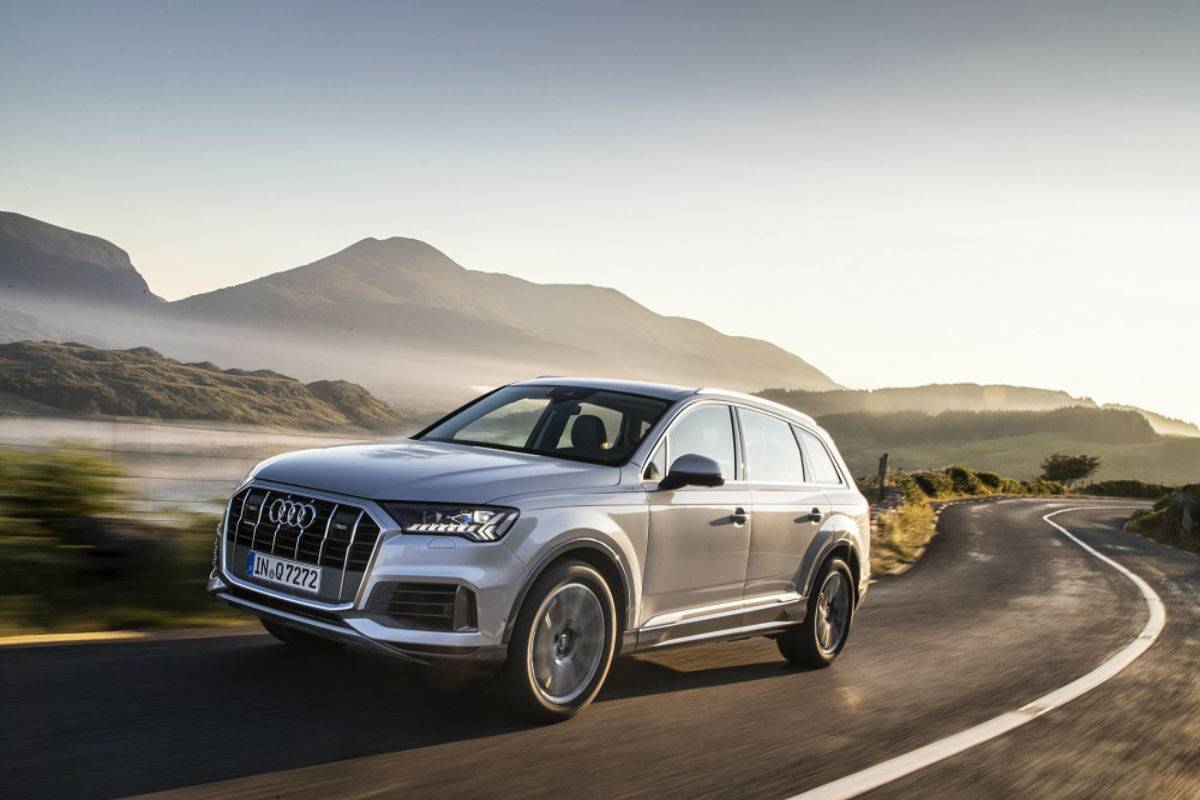 audi-q7-2020-02-exterior-front-angle-silver-dynamic.jpg