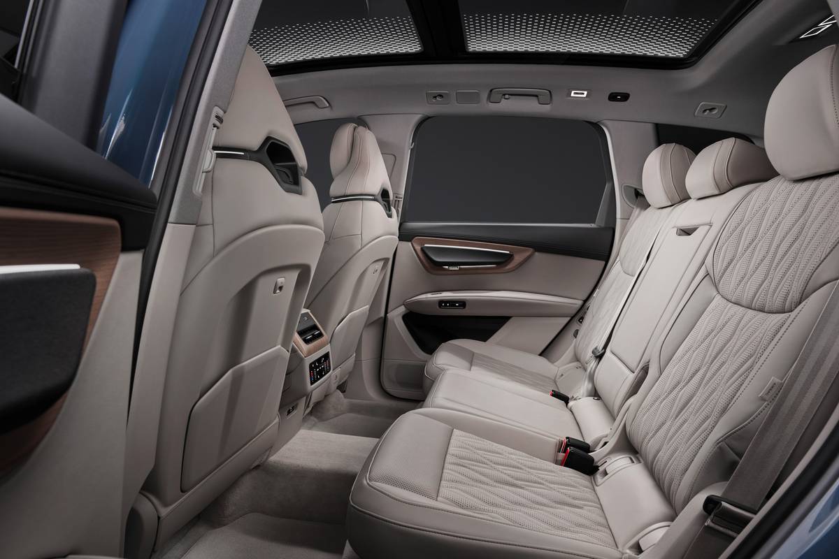 audi q7 2027 interior oem 05 jpg