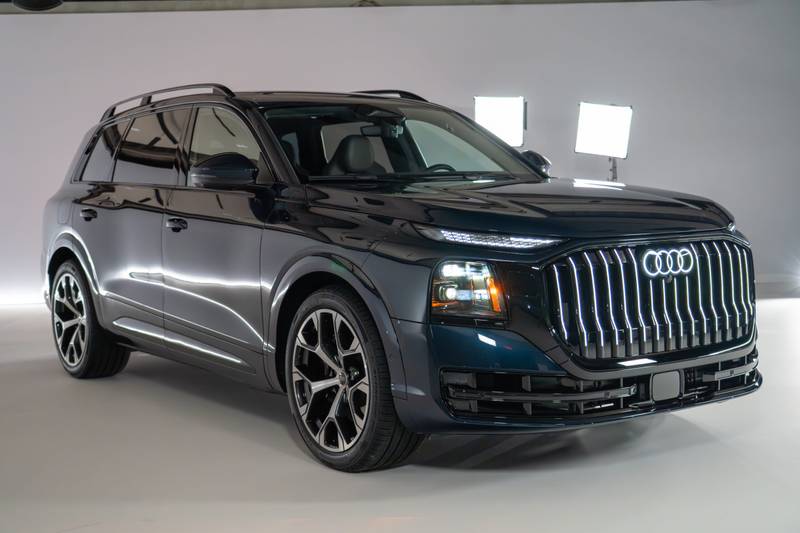 audi-q9-2027-02-exterior-front-angle