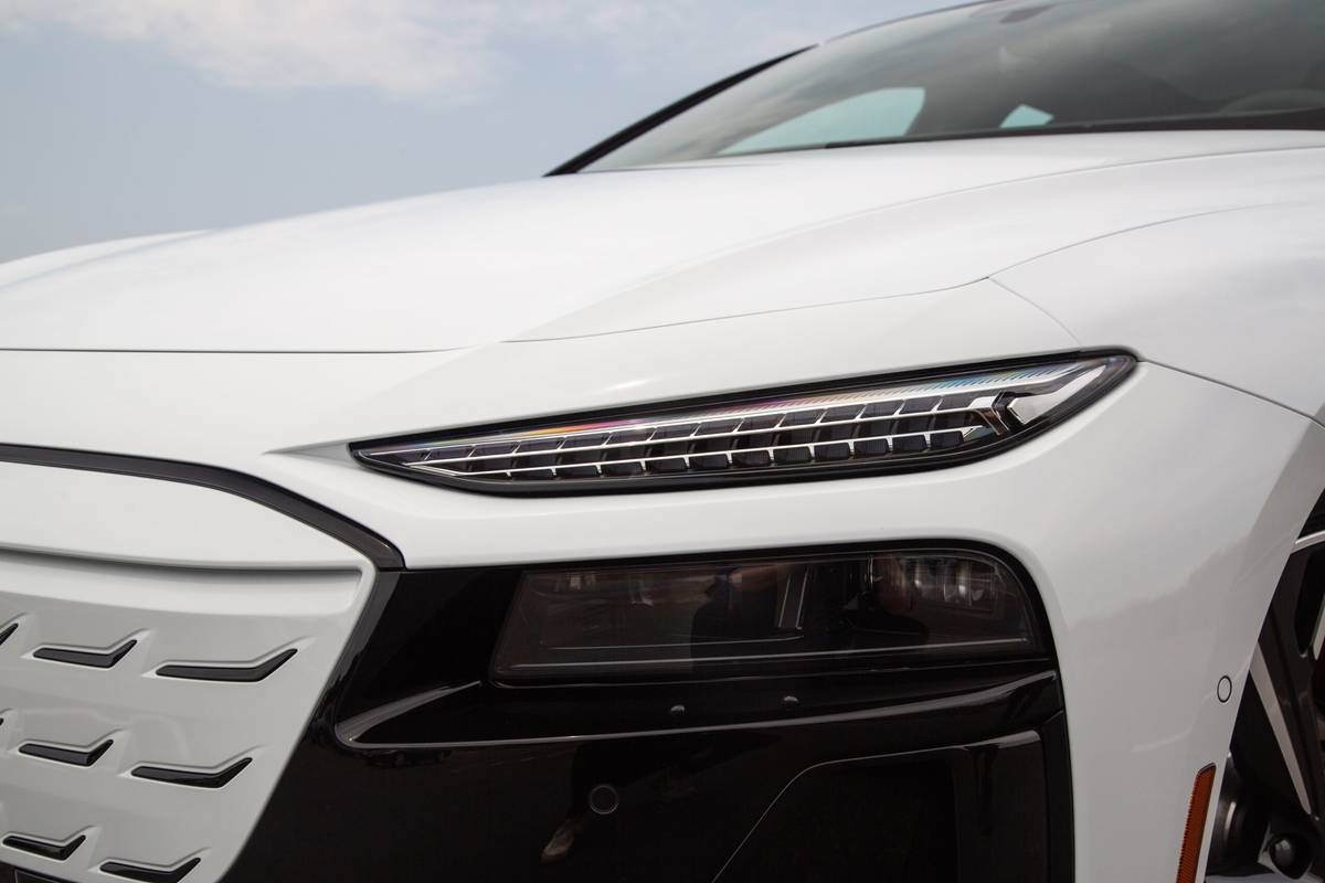 audi s6 e Tron 2026 05 exterior headlight scaled jpg