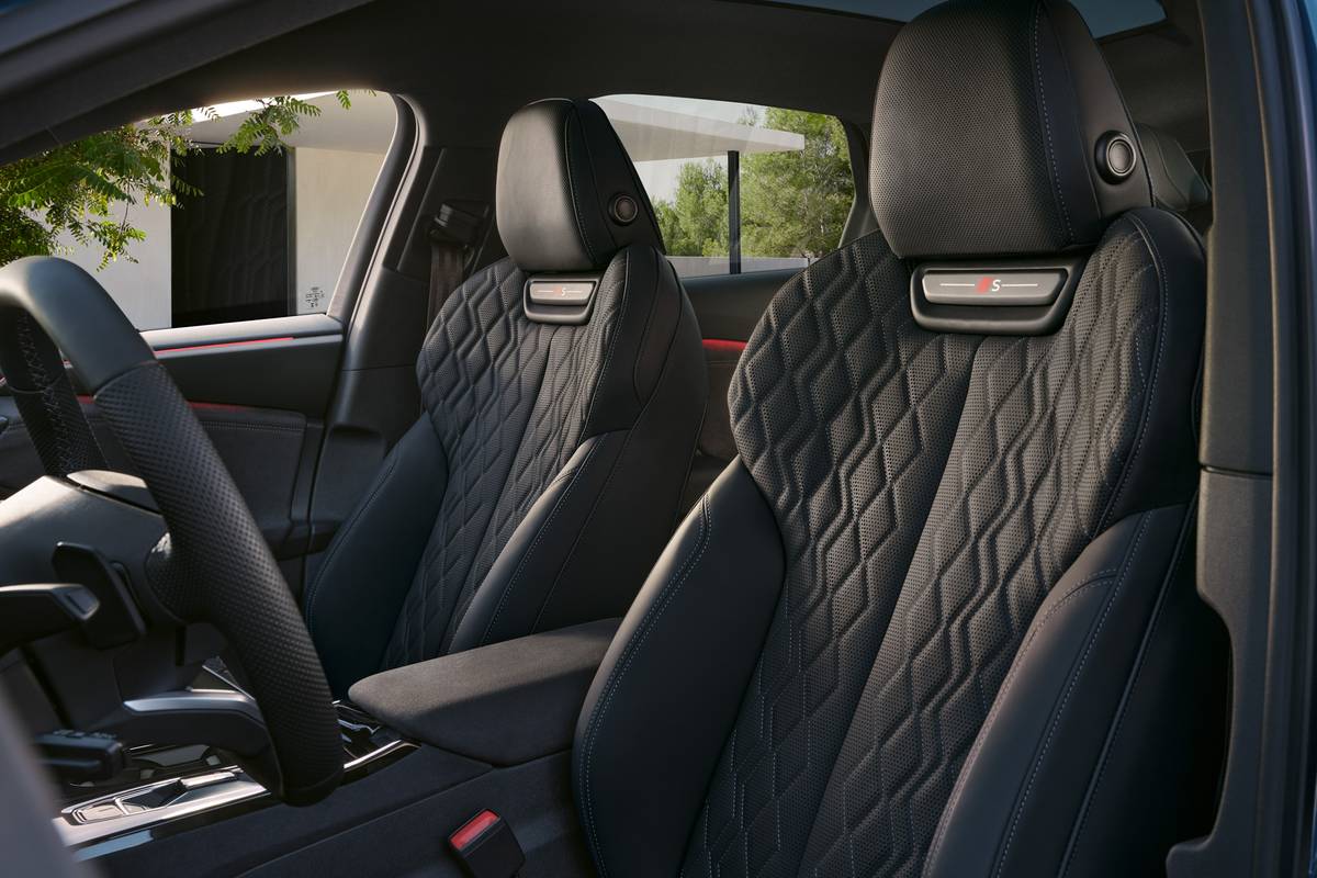 audi s6 sportback e tron 2025 interior oem 09 jpg