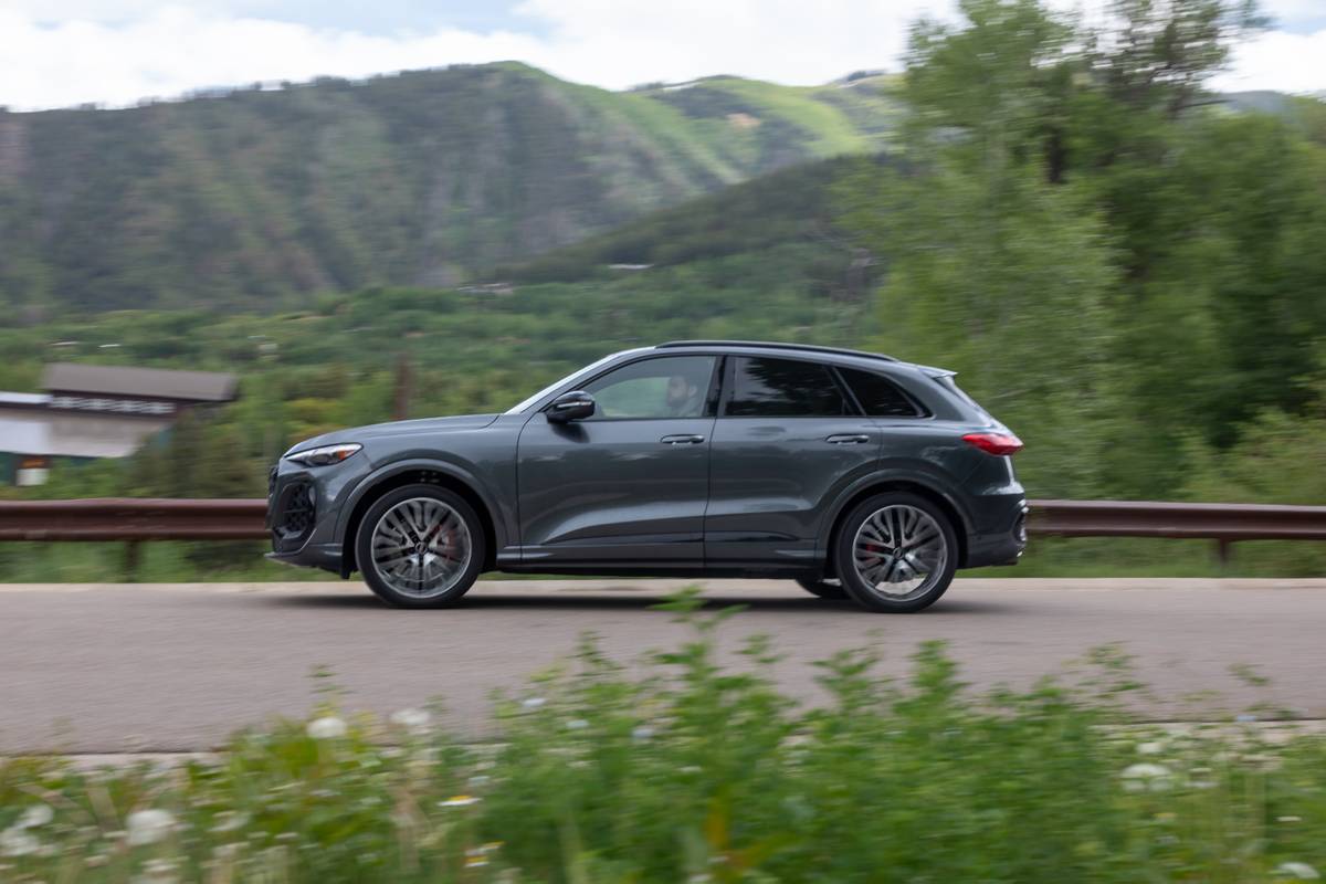 audi sq5 2025 02 exterior dynamic profile jpg