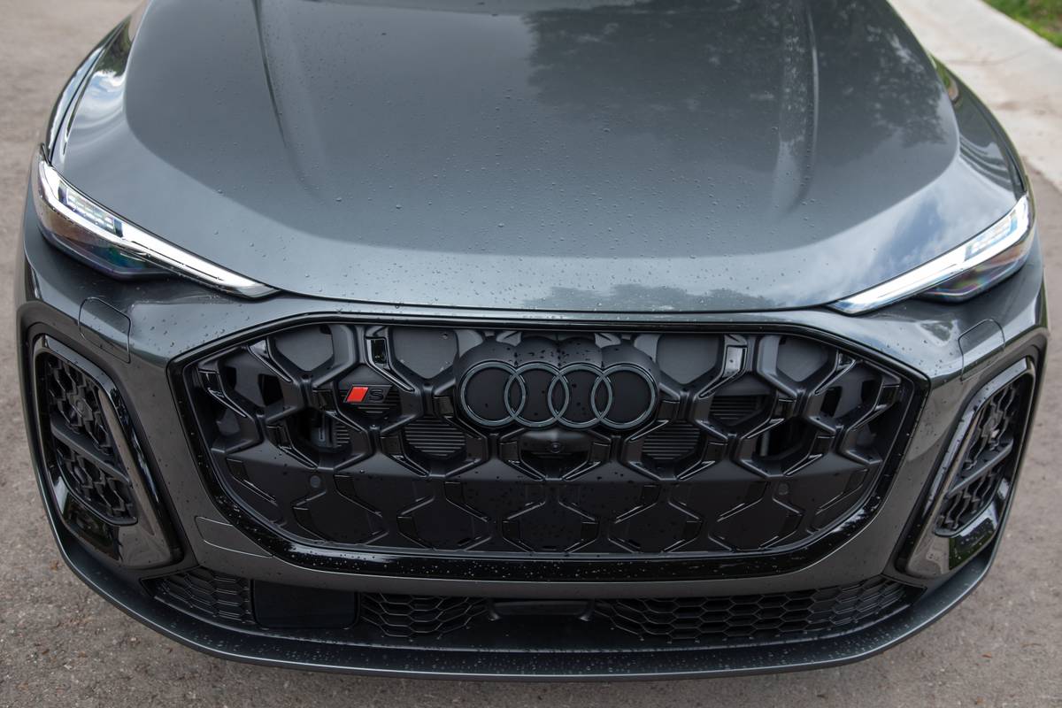 audi sq5 2025 05 exterior front jpg