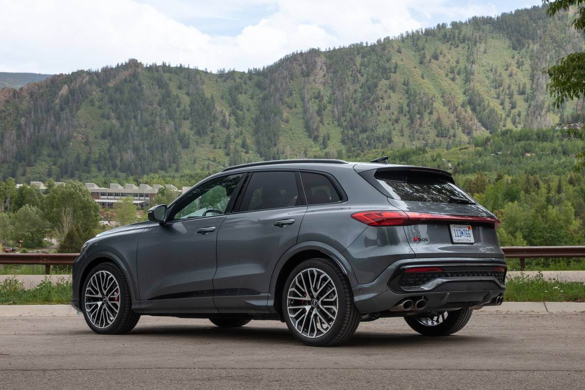 audi sq5 2025 09 exterior rear angle jpg