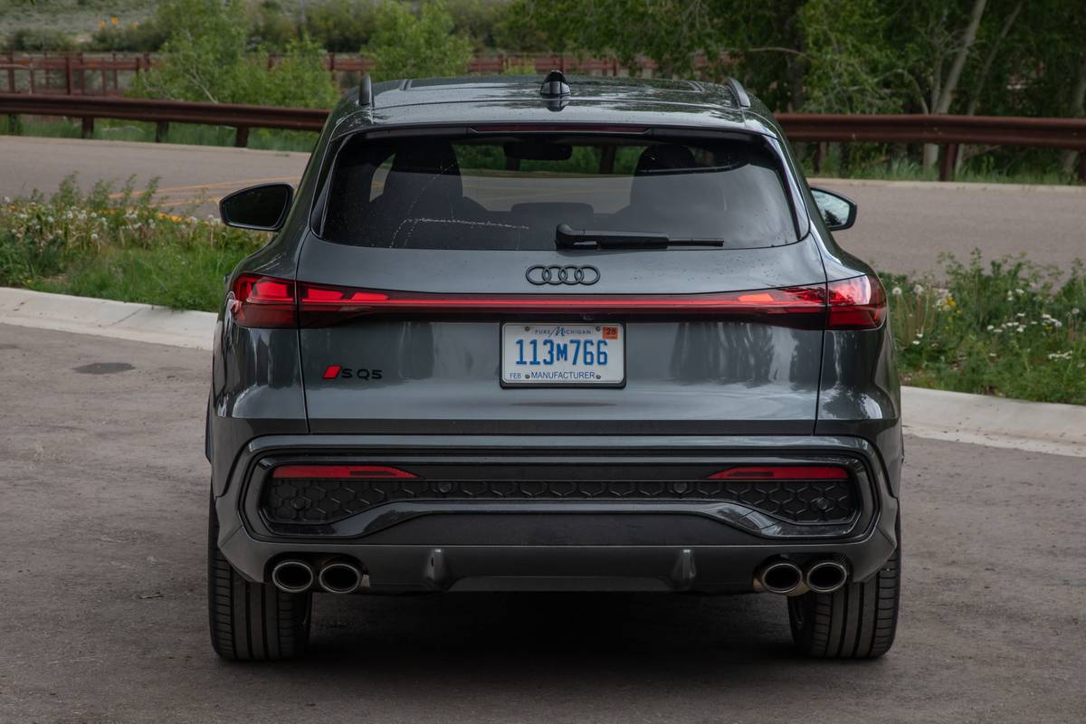 audi sq5 2025 10 exterior rear badge jpg