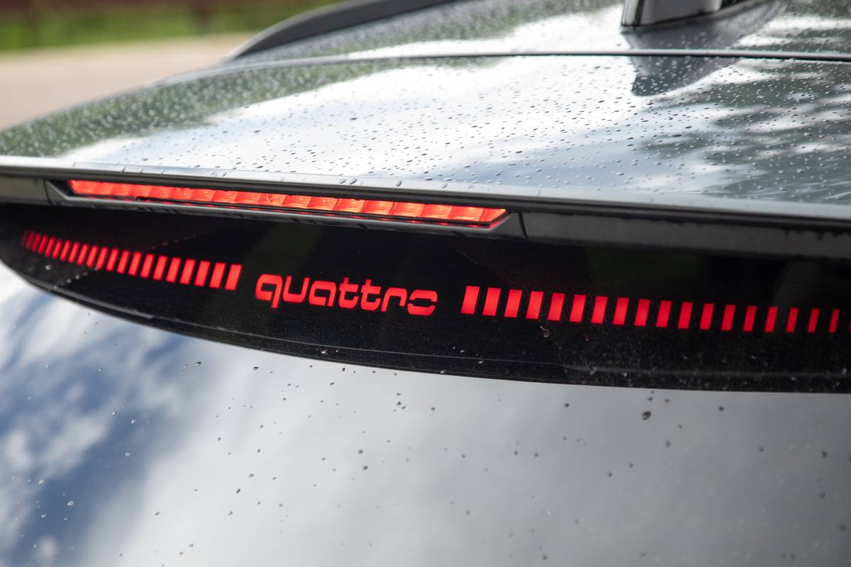 audi sq5 2025 13 exterior rear badge jpg
