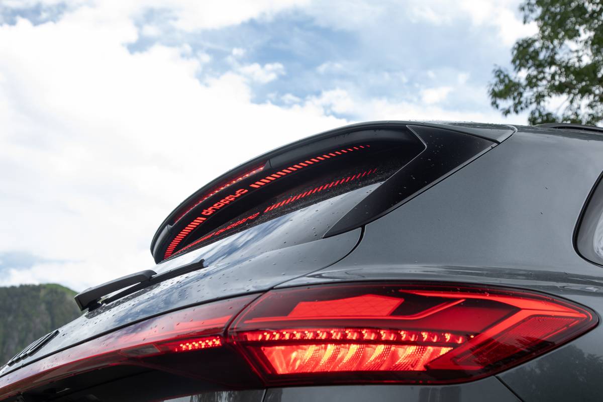 audi sq5 2025 14 exterior rear badge jpg